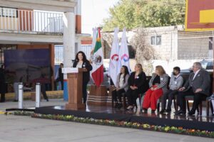 300 niñas y niños reciben aula construida por el Voluntariado del PJEdomex