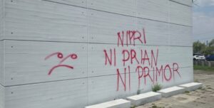 Acusa la policía de vandalismo y posesión de drogas a reporteros detenidos en Toluca