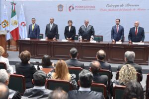 Participan congresistas en entrega de preseas del Poder Judicial